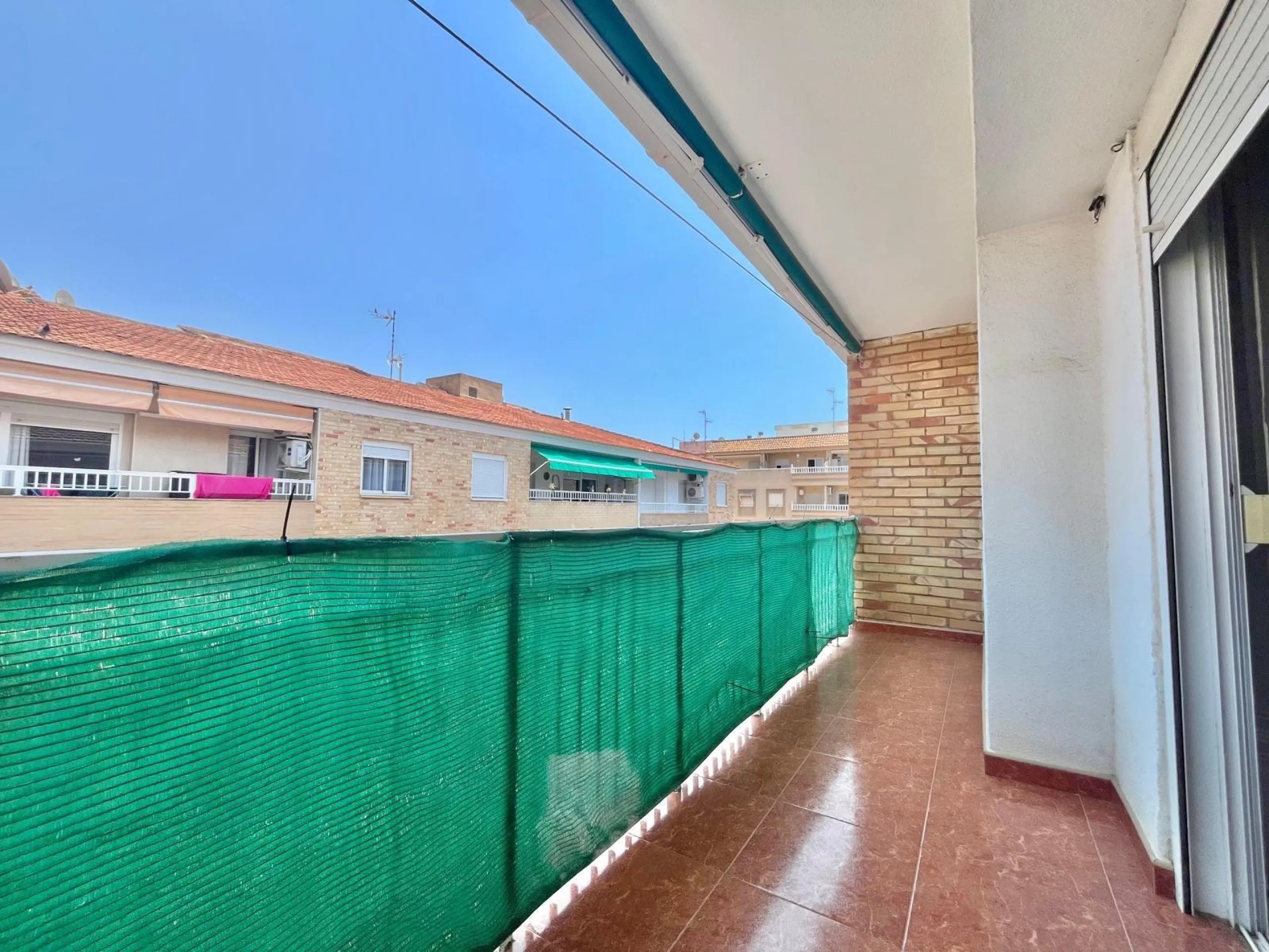 AMPLIO APARTAMENTO A 400 METROS DE PLAYA DEL CURA. 3 DORM. 1 BAÑO. 92 M2.
