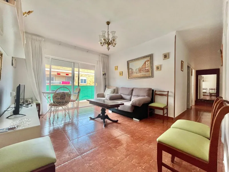 AMPLIO APARTAMENTO A 400 METROS DE PLAYA DEL CURA. 3 DORM. 1 BAÑO. 92 M2.