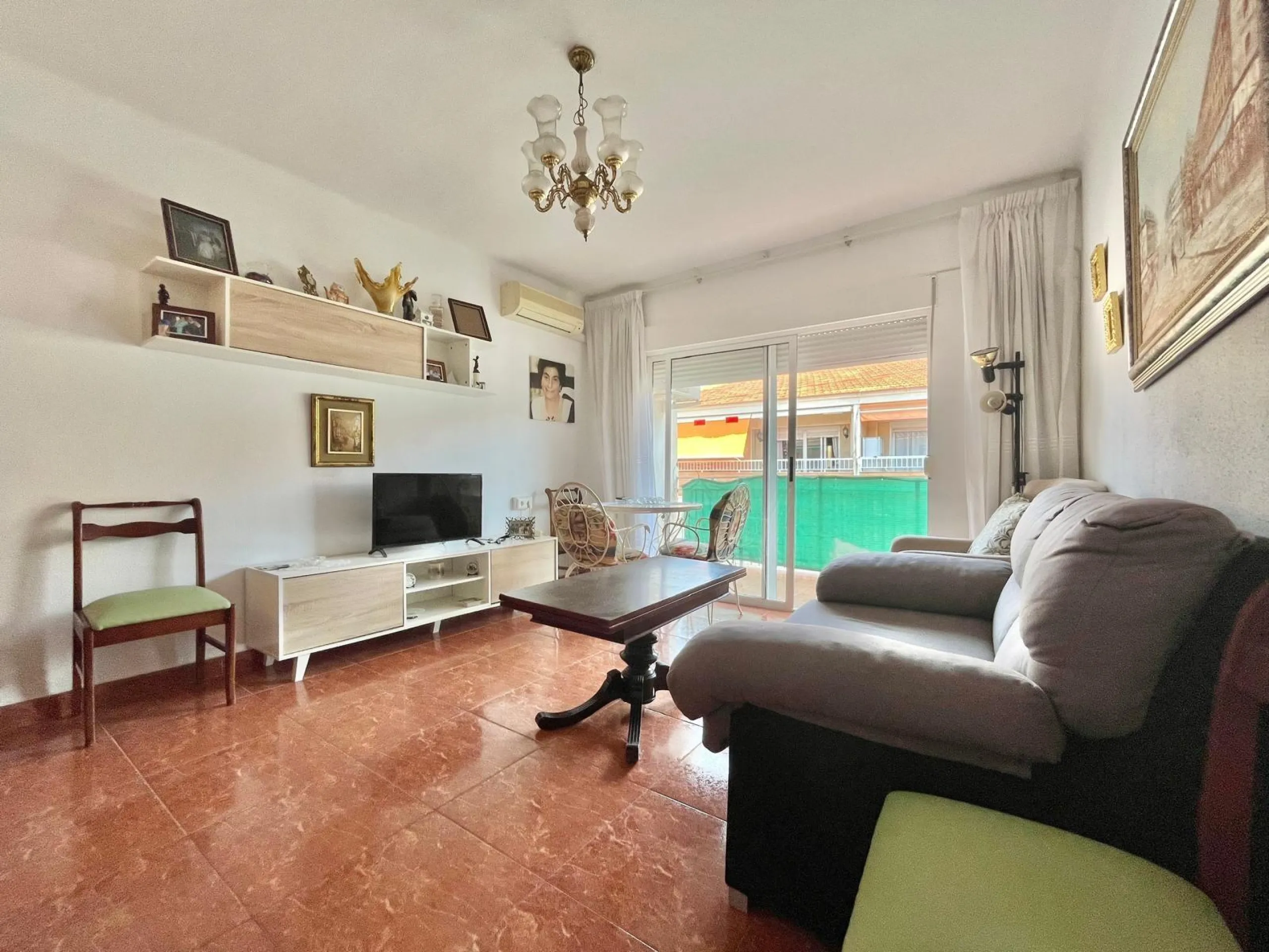 AMPLIO APARTAMENTO A 400 METROS DE PLAYA DEL CURA. 3 DORM. 1 BAÑO. 92 M2.