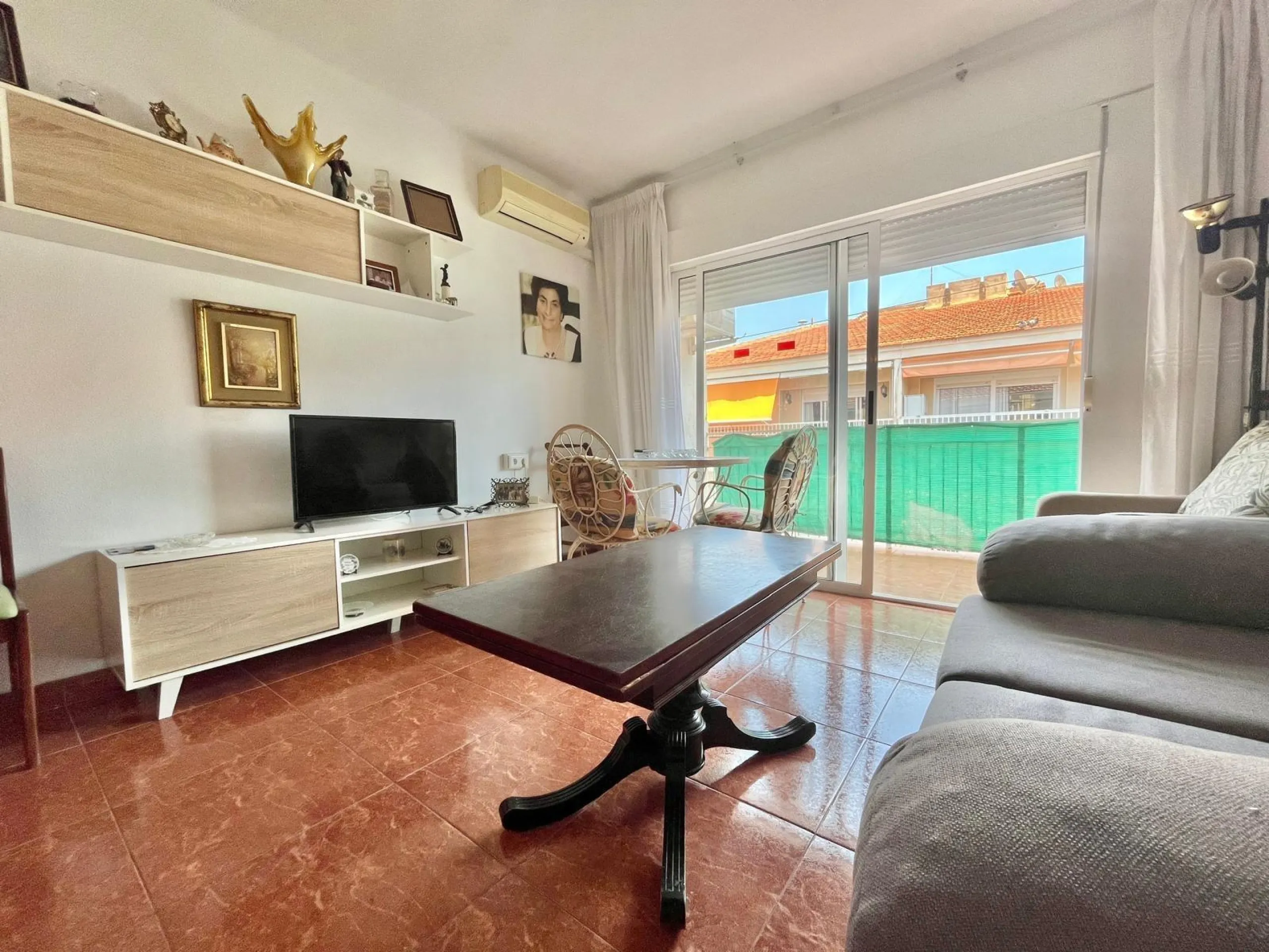 AMPLIO APARTAMENTO A 400 METROS DE PLAYA DEL CURA. 3 DORM. 1 BAÑO. 92 M2.
