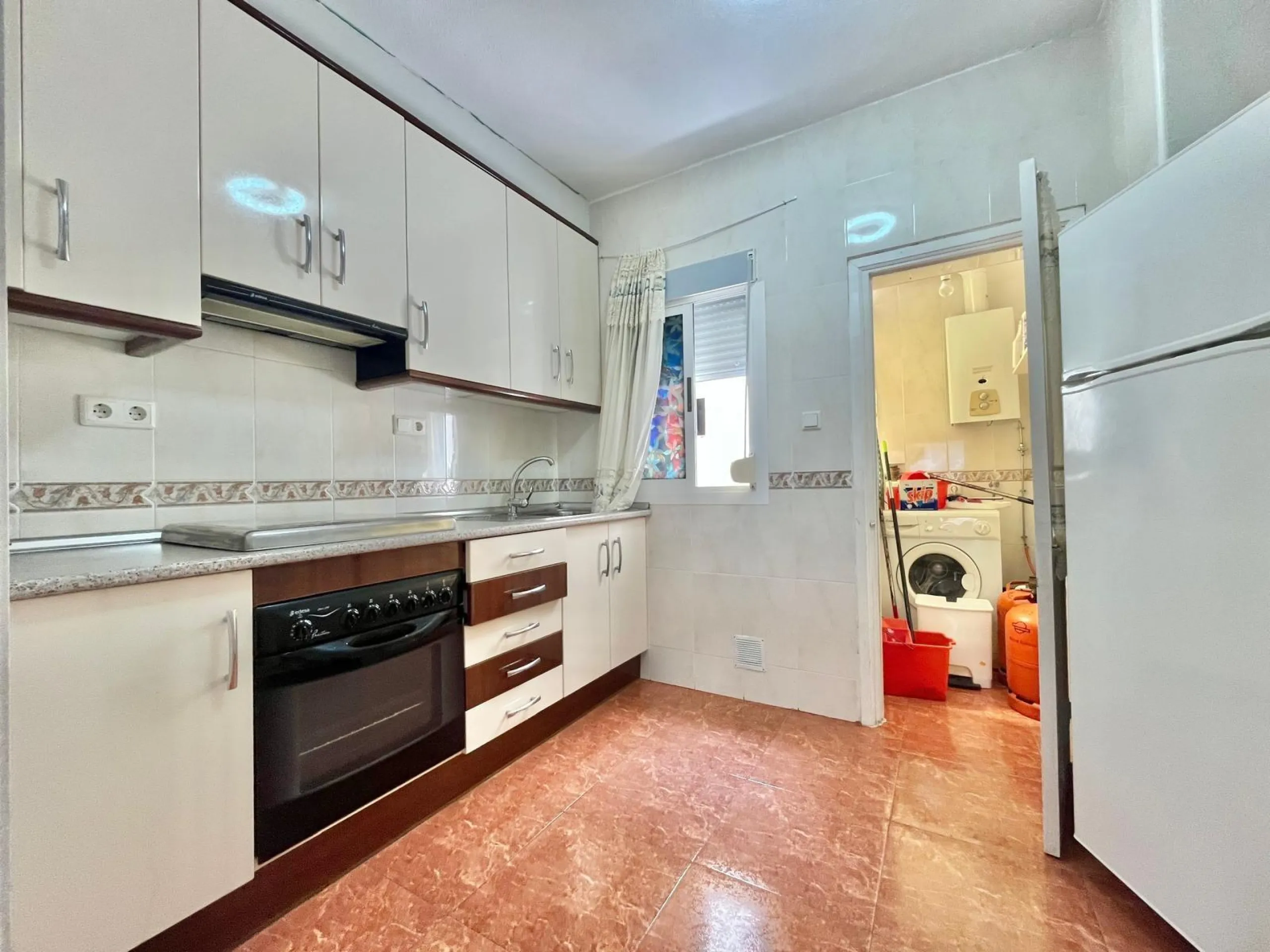 AMPLIO APARTAMENTO A 400 METROS DE PLAYA DEL CURA. 3 DORM. 1 BAÑO. 92 M2.