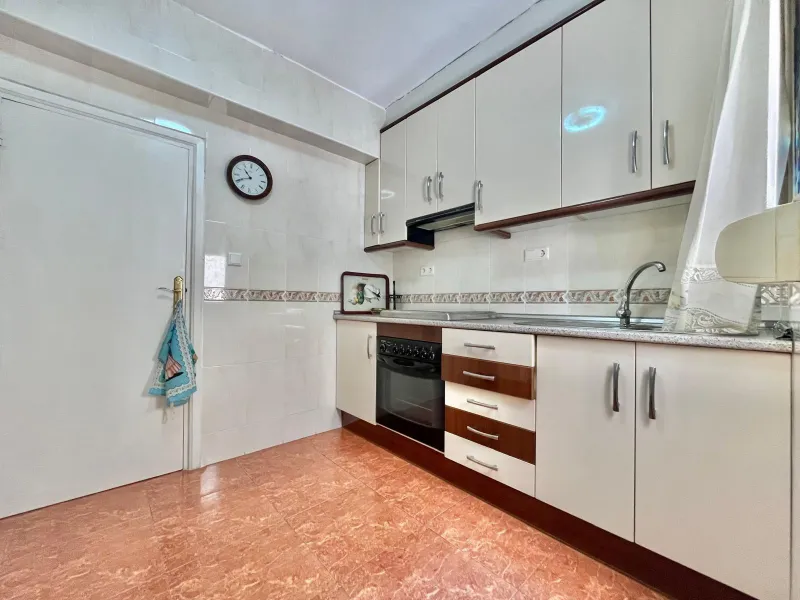 AMPLIO APARTAMENTO A 400 METROS DE PLAYA DEL CURA. 3 DORM. 1 BAÑO. 92 M2.