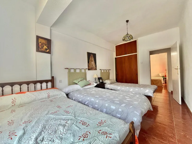 AMPLIO APARTAMENTO A 400 METROS DE PLAYA DEL CURA. 3 DORM. 1 BAÑO. 92 M2.