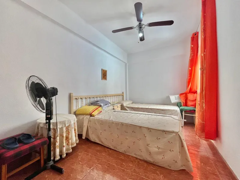 AMPLIO APARTAMENTO A 400 METROS DE PLAYA DEL CURA. 3 DORM. 1 BAÑO. 92 M2.