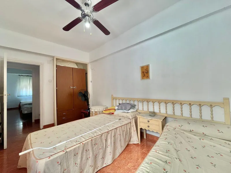 AMPLIO APARTAMENTO A 400 METROS DE PLAYA DEL CURA. 3 DORM. 1 BAÑO. 92 M2.