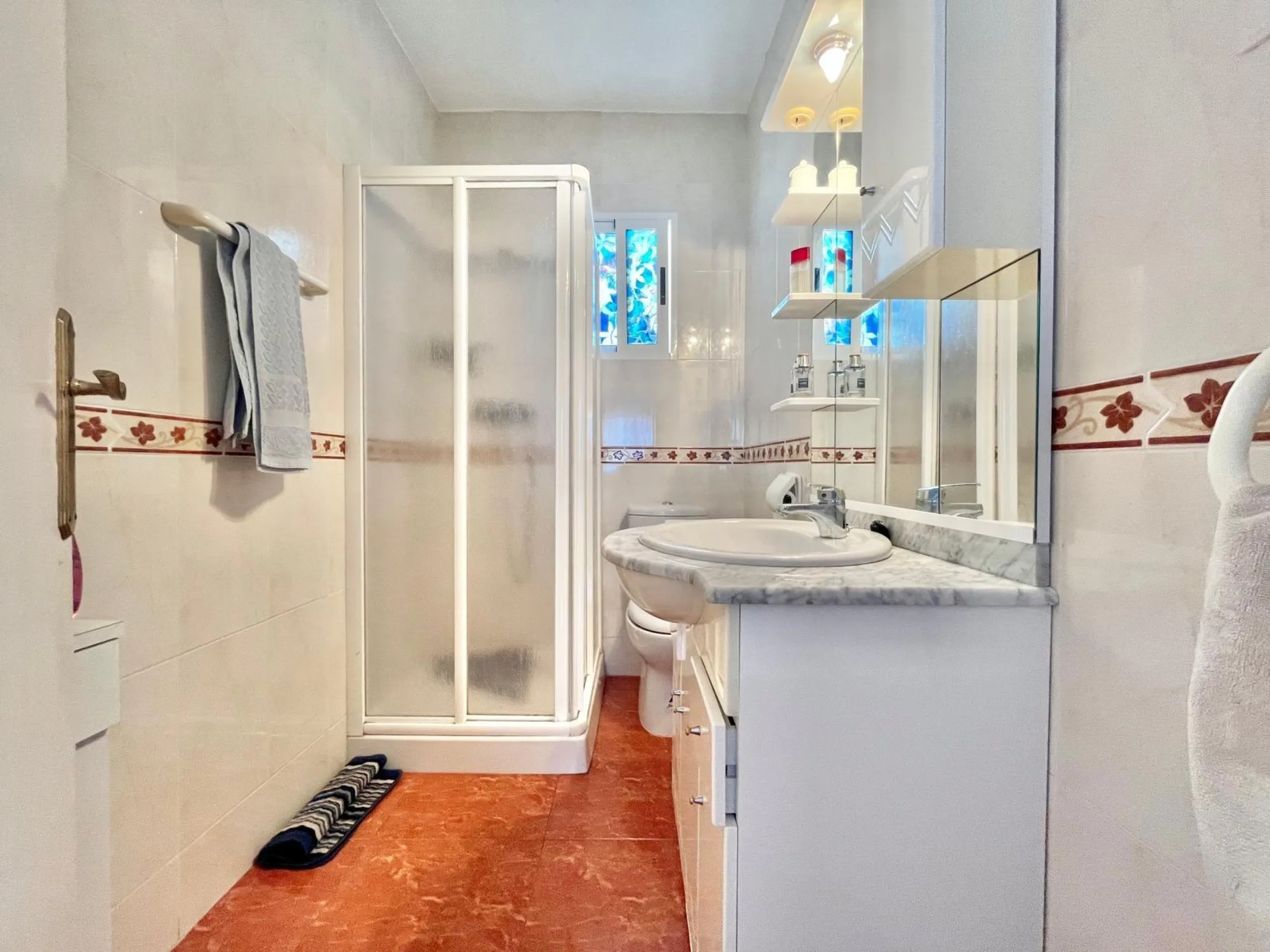 AMPLIO APARTAMENTO A 400 METROS DE PLAYA DEL CURA. 3 DORM. 1 BAÑO. 92 M2.