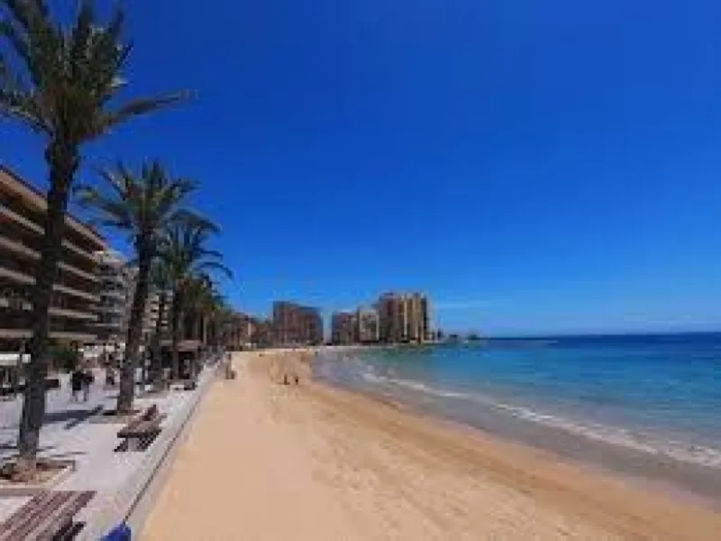 AMPLIO APARTAMENTO A 400 METROS DE PLAYA DEL CURA. 3 DORM. 1 BAÑO. 92 M2.