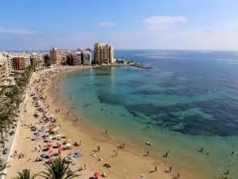 AMPLIO APARTAMENTO A 400 METROS DE PLAYA DEL CURA. 3 DORM. 1 BAÑO. 92 M2.