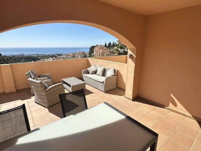 Atemberaubende 2-Zimmer-Wohnung mit Meerblick, privatem Tiefgaragenstellplatz und Abstellraum – Bellavista Hills 2, Calahonda – 349.000 €