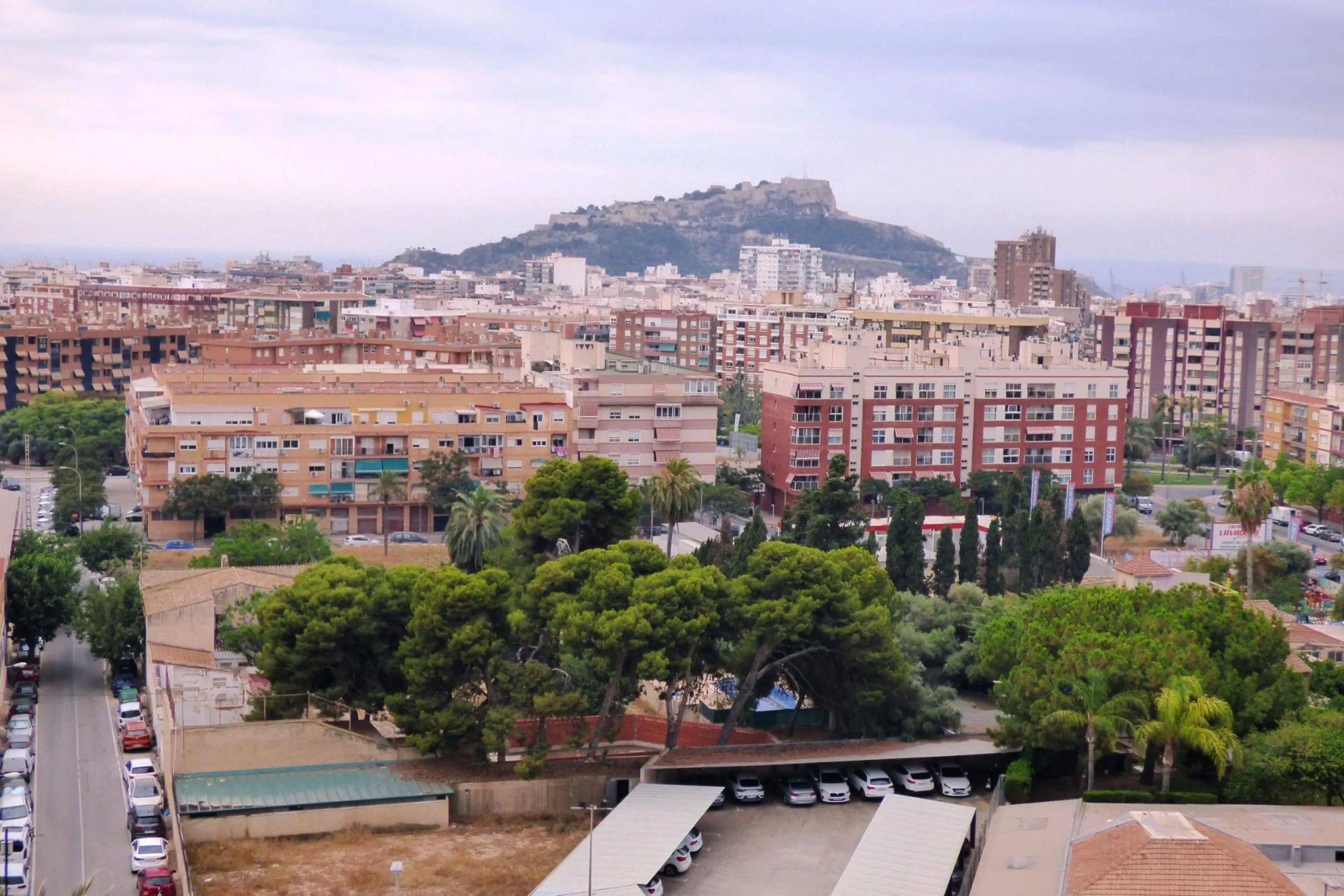 Excepcional ático con Espectaculares Vistas al Mar y al Castillo de Santa Bárbara