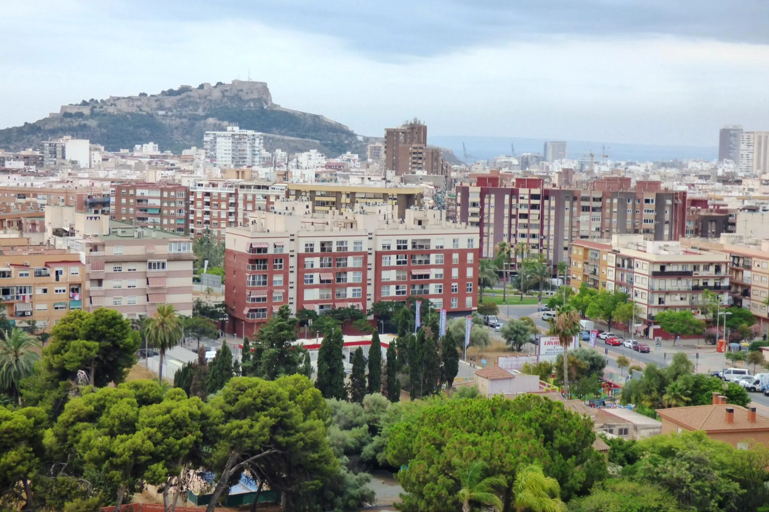 Excepcional ático con Espectaculares Vistas al Mar y al Castillo de Santa Bárbara