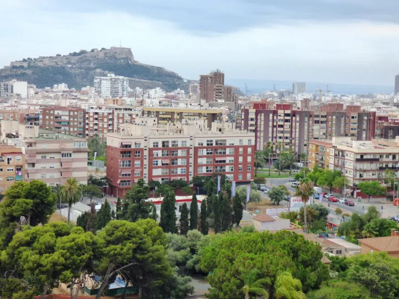 Excepcional ático con Espectaculares Vistas al Mar y al Castillo de Santa Bárbara