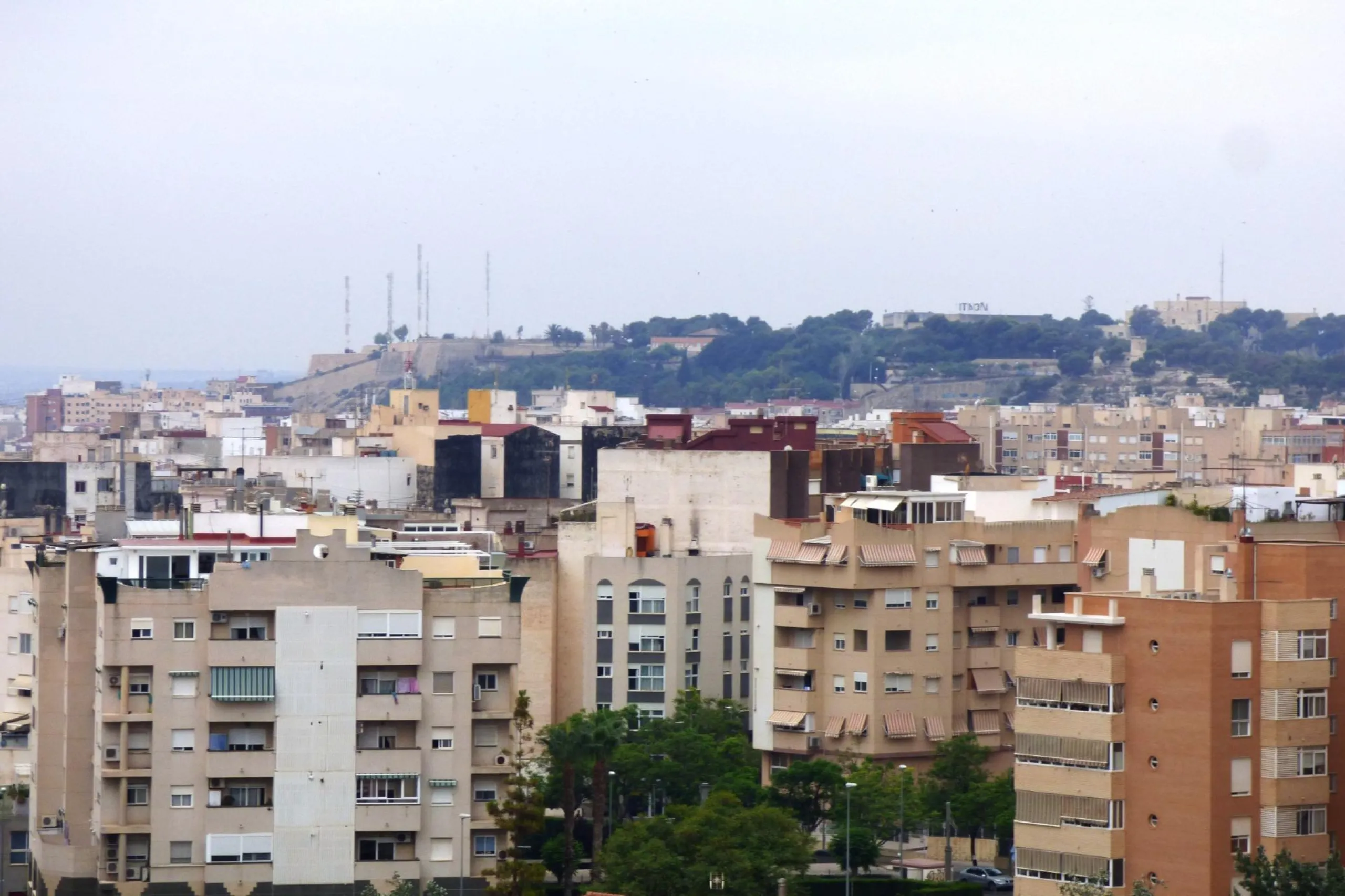 Excepcional ático con Espectaculares Vistas al Mar y al Castillo de Santa Bárbara