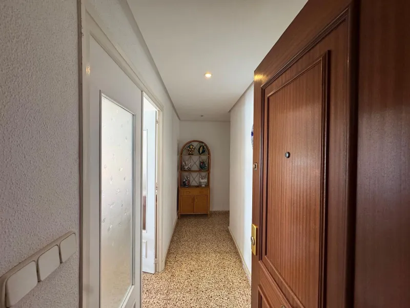PRIMERA LINEA! APARTAMENTO CON FRONTALES VISTAS AL MAR! CON 101 M2 UTILES! DOS TERRAZAS DE 10 M2. 3 DORM. 2 BAÑOS.