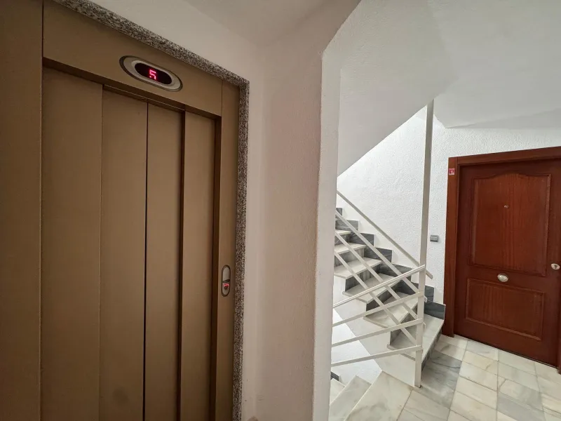 PRIMERA LINEA! APARTAMENTO CON FRONTALES VISTAS AL MAR! CON 101 M2 UTILES! DOS TERRAZAS DE 10 M2. 3 DORM. 2 BAÑOS.