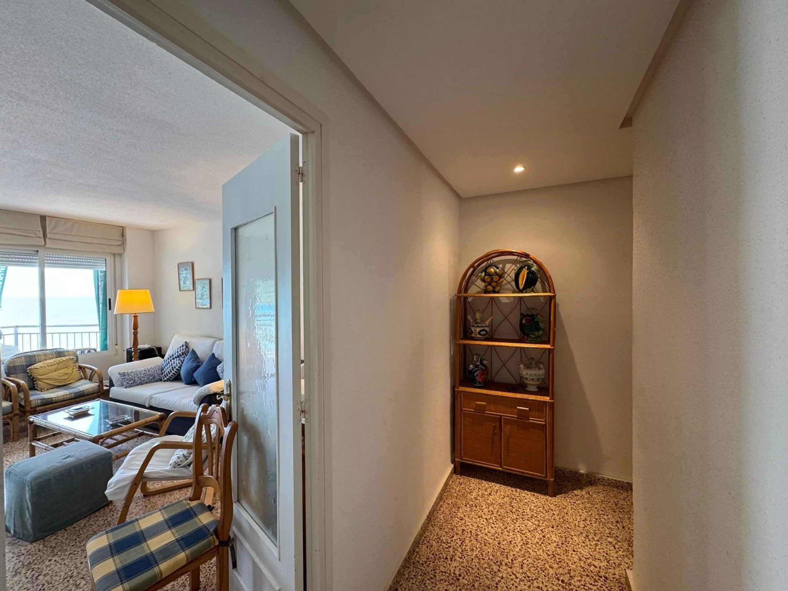 PRIMERA LINEA! APARTAMENTO CON FRONTALES VISTAS AL MAR! CON 101 M2 UTILES! DOS TERRAZAS DE 10 M2. 3 DORM. 2 BAÑOS.