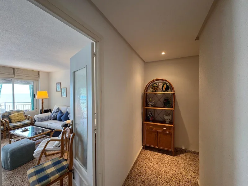 PRIMERA LINEA! APARTAMENTO CON FRONTALES VISTAS AL MAR! CON 101 M2 UTILES! DOS TERRAZAS DE 10 M2. 3 DORM. 2 BAÑOS.