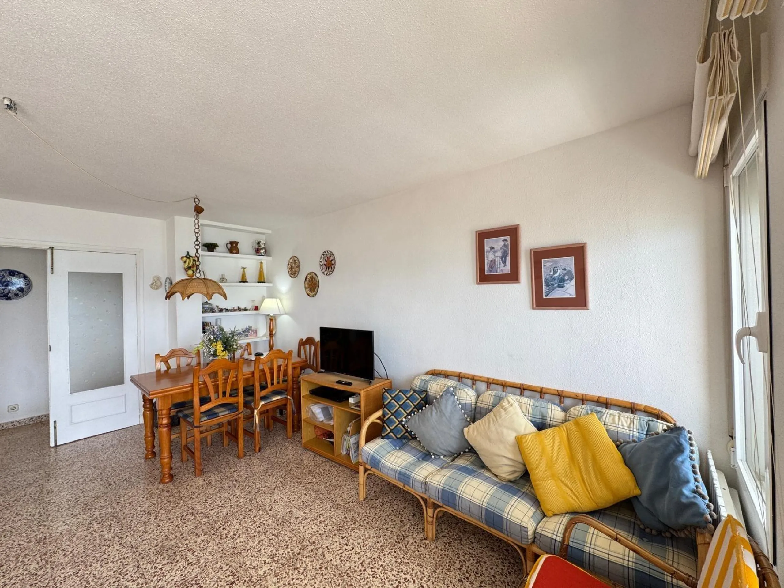 PRIMERA LINEA! APARTAMENTO CON FRONTALES VISTAS AL MAR! CON 101 M2 UTILES! DOS TERRAZAS DE 10 M2. 3 DORM. 2 BAÑOS.