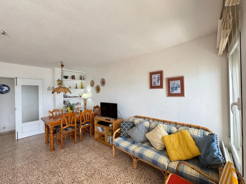 PRIMERA LINEA! APARTAMENTO CON FRONTALES VISTAS AL MAR! CON 101 M2 UTILES! DOS TERRAZAS DE 10 M2. 3 DORM. 2 BAÑOS.