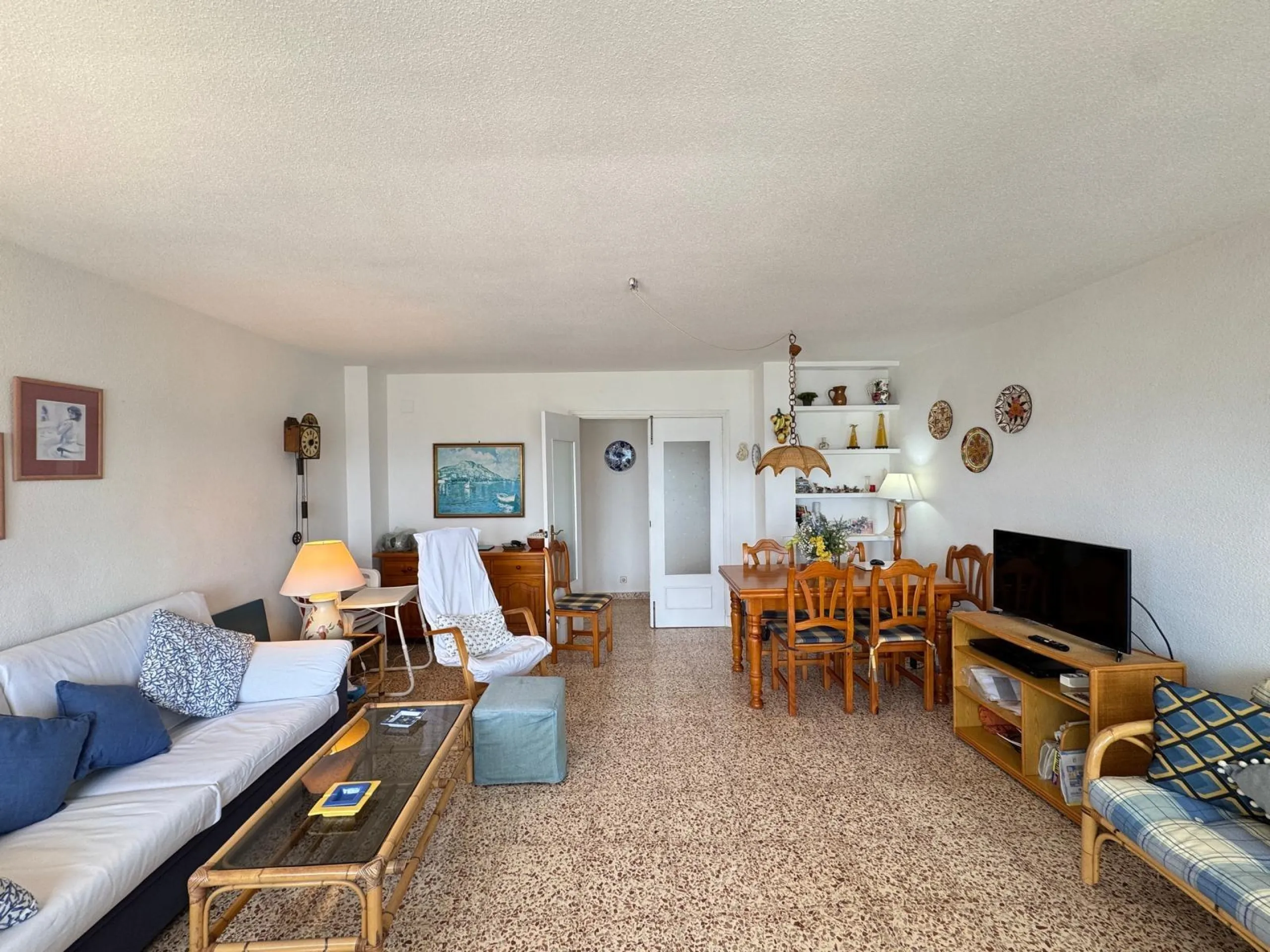 PRIMERA LINEA! APARTAMENTO CON FRONTALES VISTAS AL MAR! CON 101 M2 UTILES! DOS TERRAZAS DE 10 M2. 3 DORM. 2 BAÑOS.