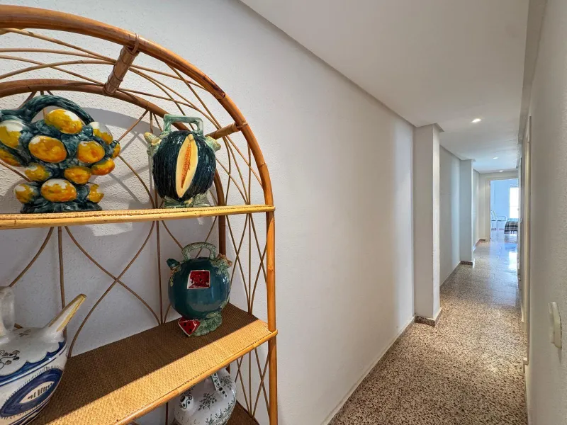 PRIMERA LINEA! APARTAMENTO CON FRONTALES VISTAS AL MAR! CON 101 M2 UTILES! DOS TERRAZAS DE 10 M2. 3 DORM. 2 BAÑOS.