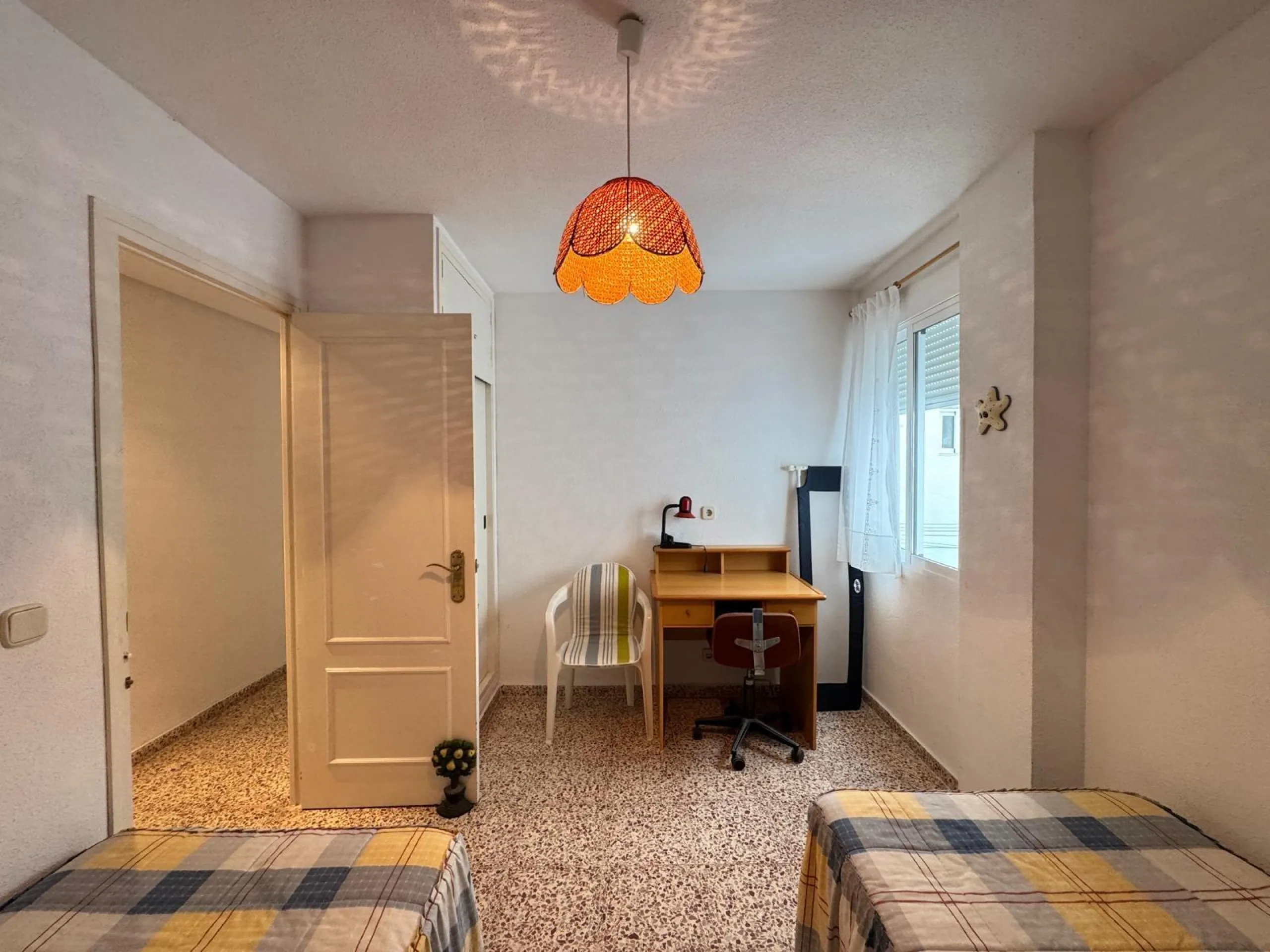 PRIMERA LINEA! APARTAMENTO CON FRONTALES VISTAS AL MAR! CON 101 M2 UTILES! DOS TERRAZAS DE 10 M2. 3 DORM. 2 BAÑOS.