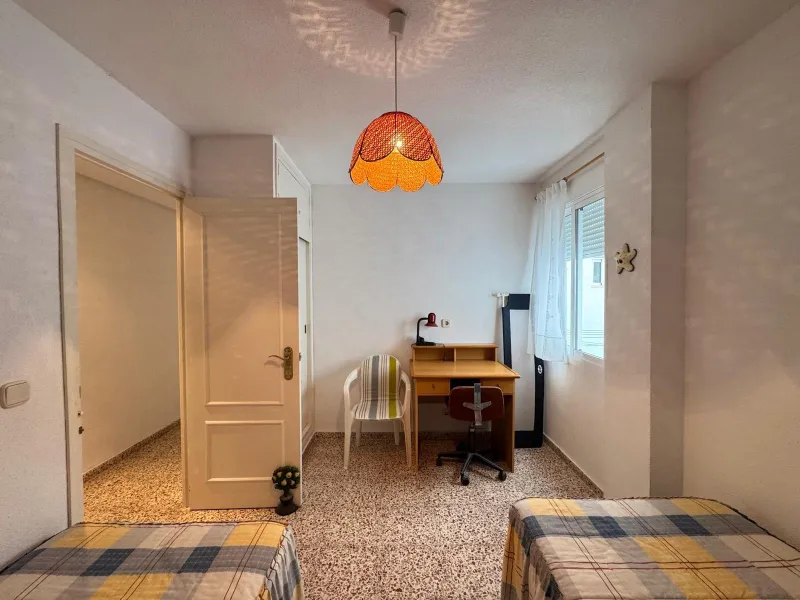 PRIMERA LINEA! APARTAMENTO CON FRONTALES VISTAS AL MAR! CON 101 M2 UTILES! DOS TERRAZAS DE 10 M2. 3 DORM. 2 BAÑOS.
