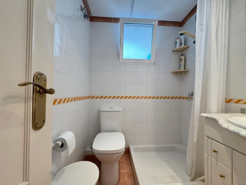 PRIMERA LINEA! APARTAMENTO CON FRONTALES VISTAS AL MAR! CON 101 M2 UTILES! DOS TERRAZAS DE 10 M2. 3 DORM. 2 BAÑOS.
