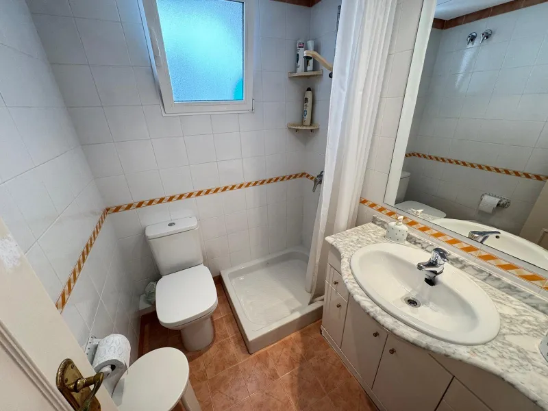 PRIMERA LINEA! APARTAMENTO CON FRONTALES VISTAS AL MAR! CON 101 M2 UTILES! DOS TERRAZAS DE 10 M2. 3 DORM. 2 BAÑOS.