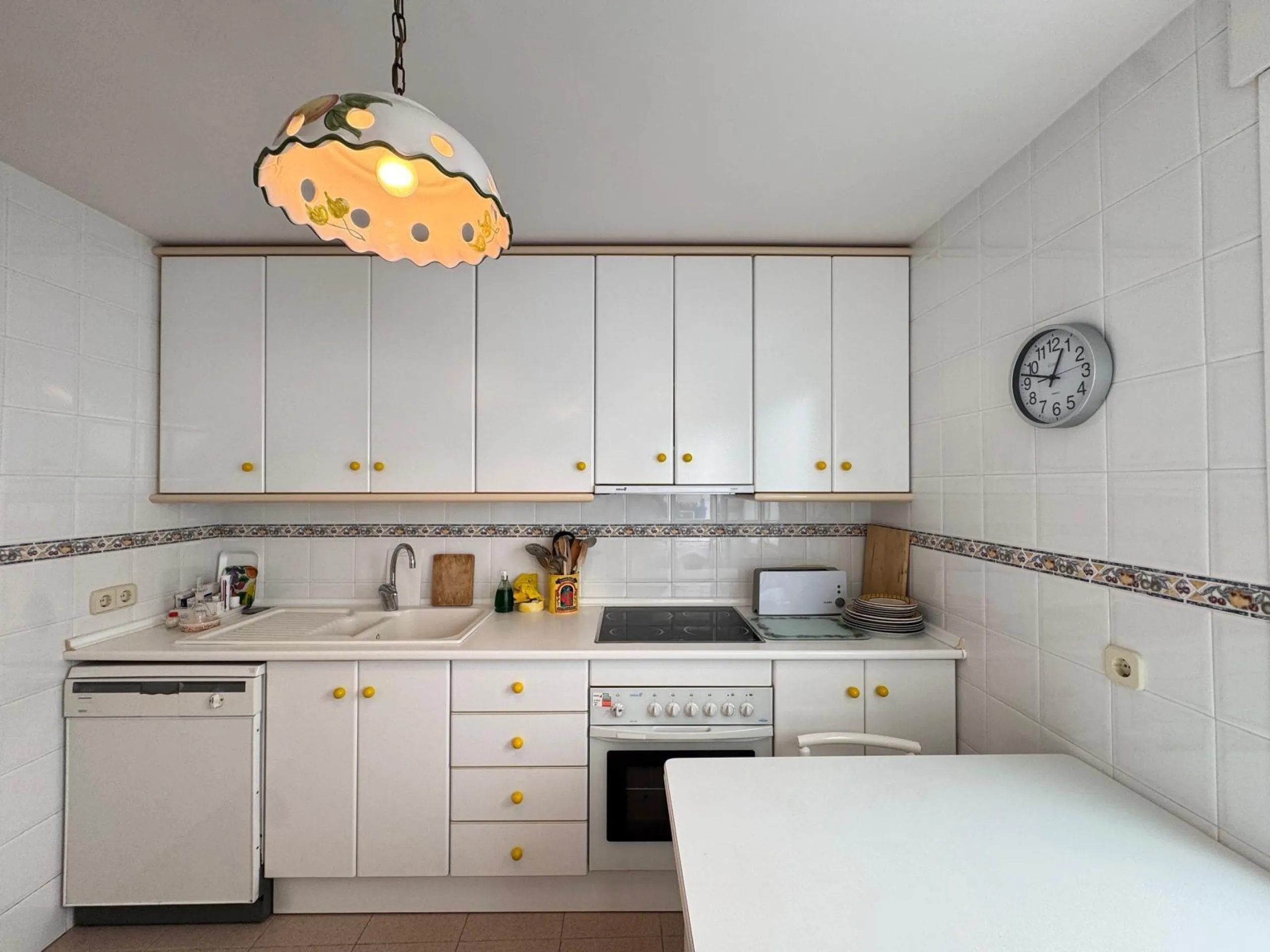 PRIMERA LINEA! APARTAMENTO CON FRONTALES VISTAS AL MAR! CON 101 M2 UTILES! DOS TERRAZAS DE 10 M2. 3 DORM. 2 BAÑOS.