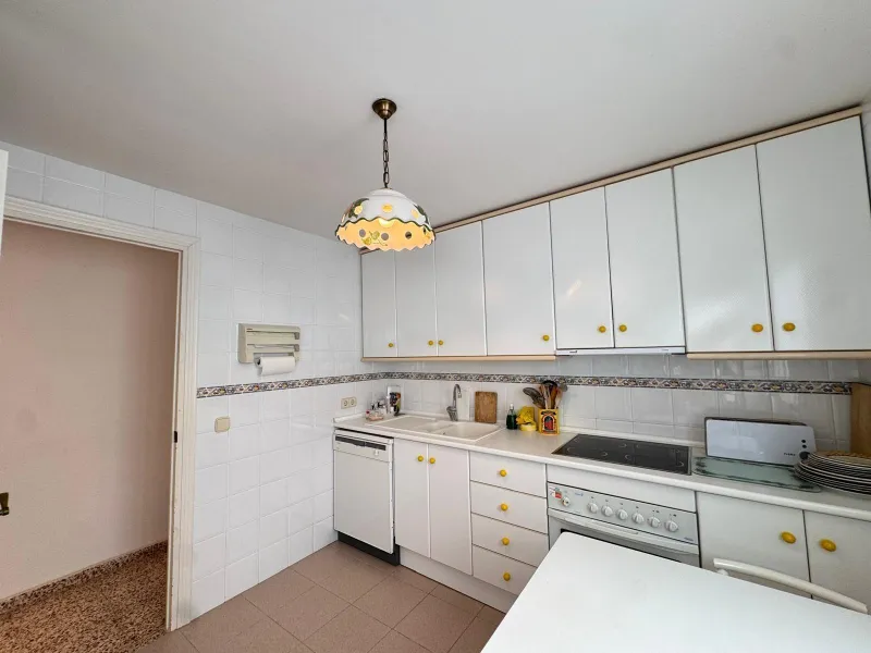 PRIMERA LINEA! APARTAMENTO CON FRONTALES VISTAS AL MAR! CON 101 M2 UTILES! DOS TERRAZAS DE 10 M2. 3 DORM. 2 BAÑOS.