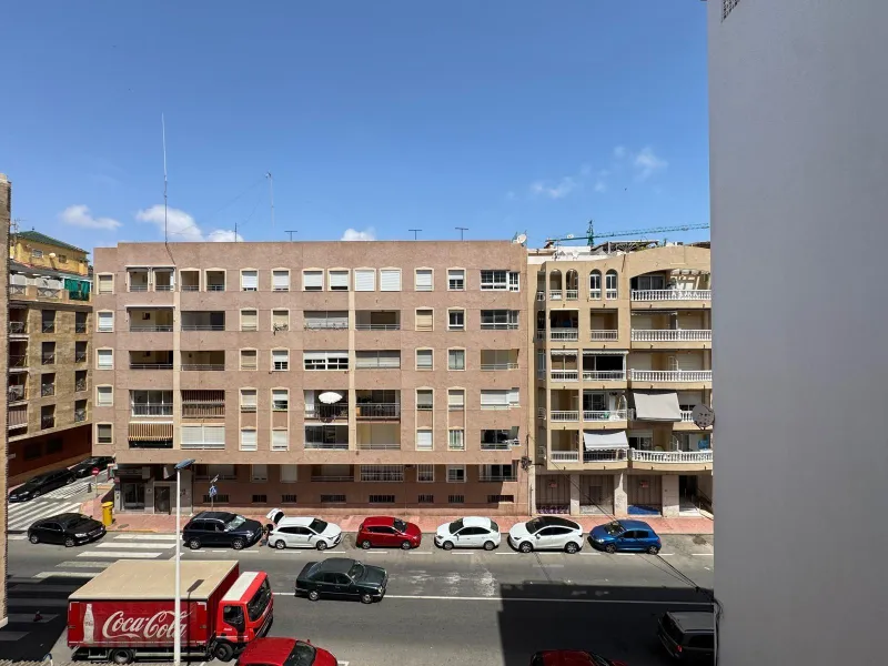 PRIMERA LINEA! APARTAMENTO CON FRONTALES VISTAS AL MAR! CON 101 M2 UTILES! DOS TERRAZAS DE 10 M2. 3 DORM. 2 BAÑOS.