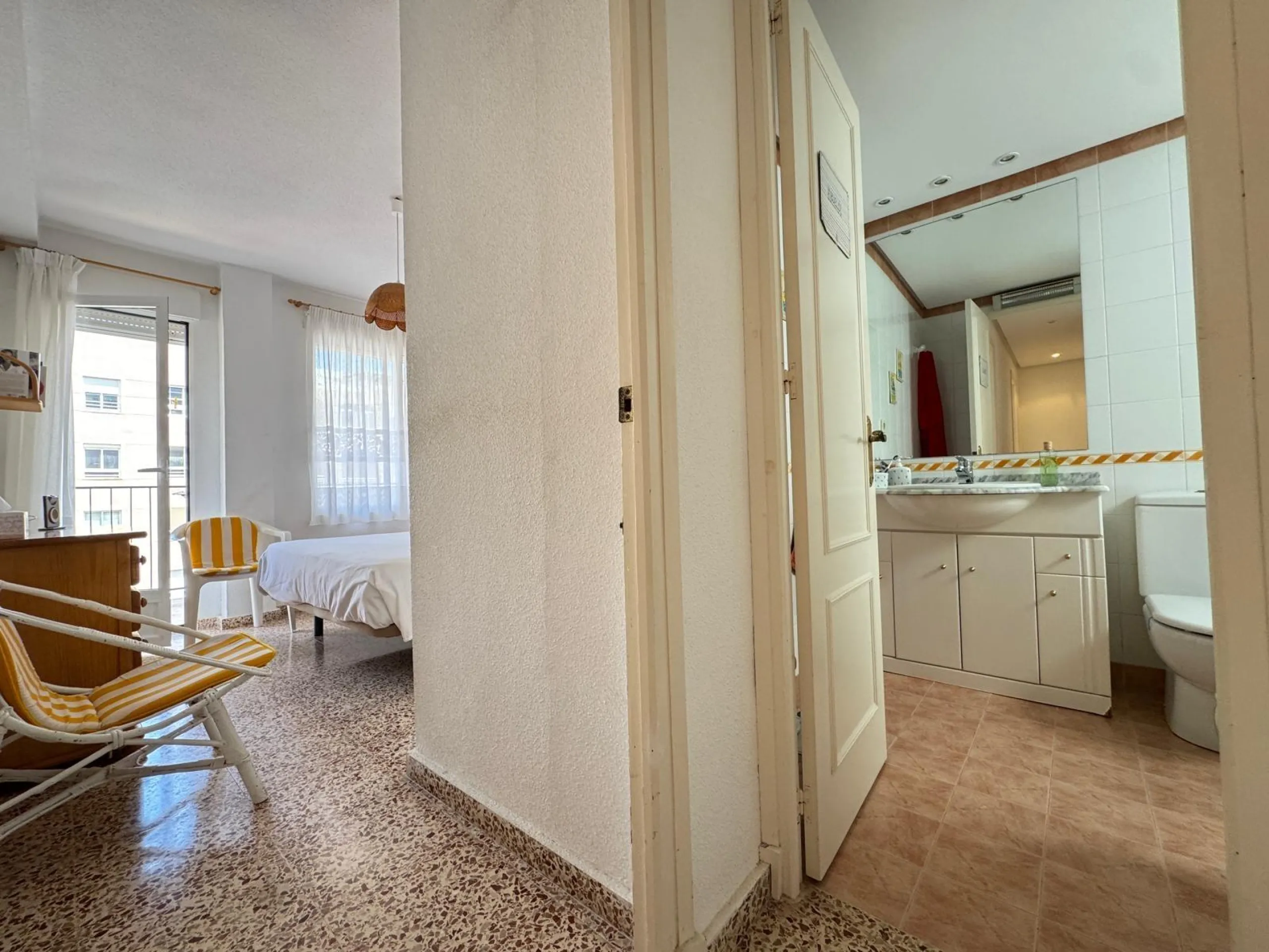 PRIMERA LINEA! APARTAMENTO CON FRONTALES VISTAS AL MAR! CON 101 M2 UTILES! DOS TERRAZAS DE 10 M2. 3 DORM. 2 BAÑOS.