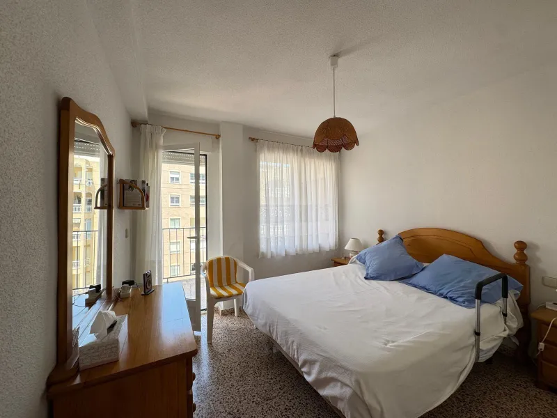 PRIMERA LINEA! APARTAMENTO CON FRONTALES VISTAS AL MAR! CON 101 M2 UTILES! DOS TERRAZAS DE 10 M2. 3 DORM. 2 BAÑOS.