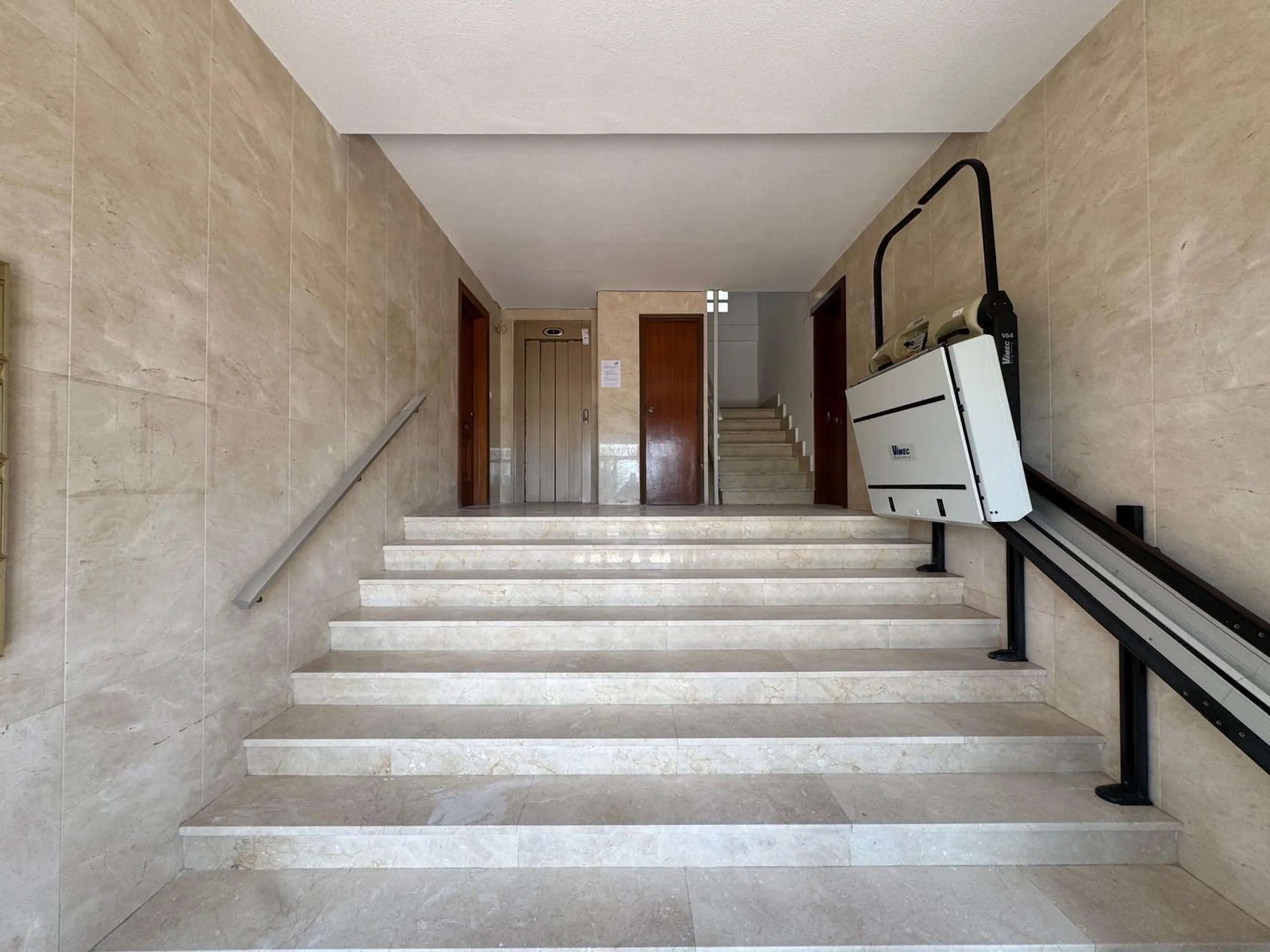PRIMERA LINEA! APARTAMENTO CON FRONTALES VISTAS AL MAR! CON 101 M2 UTILES! DOS TERRAZAS DE 10 M2. 3 DORM. 2 BAÑOS.