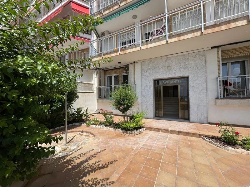 PRIMERA LINEA! APARTAMENTO CON FRONTALES VISTAS AL MAR! CON 101 M2 UTILES! DOS TERRAZAS DE 10 M2. 3 DORM. 2 BAÑOS.