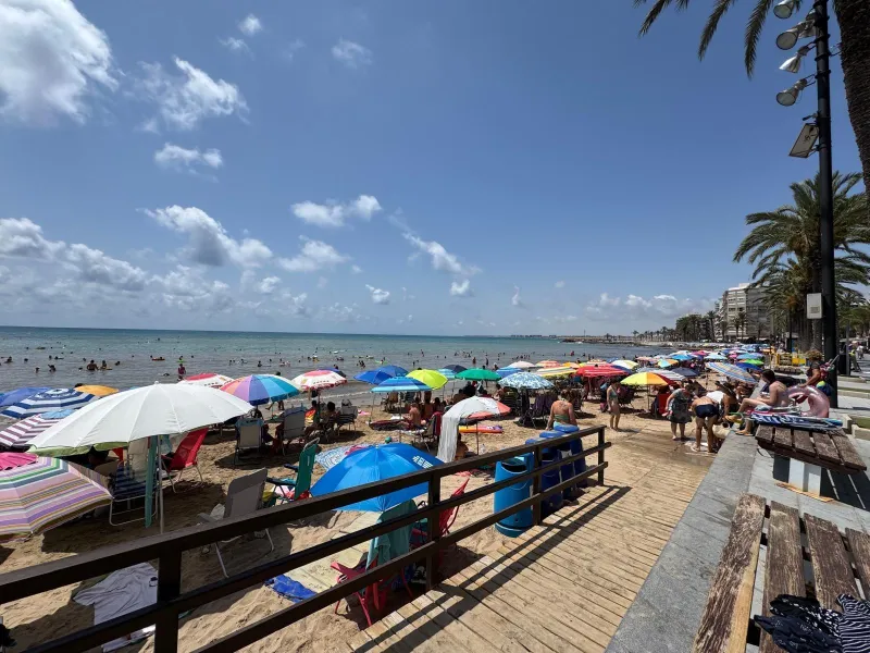 PRIMERA LINEA! APARTAMENTO CON FRONTALES VISTAS AL MAR! CON 101 M2 UTILES! DOS TERRAZAS DE 10 M2. 3 DORM. 2 BAÑOS.