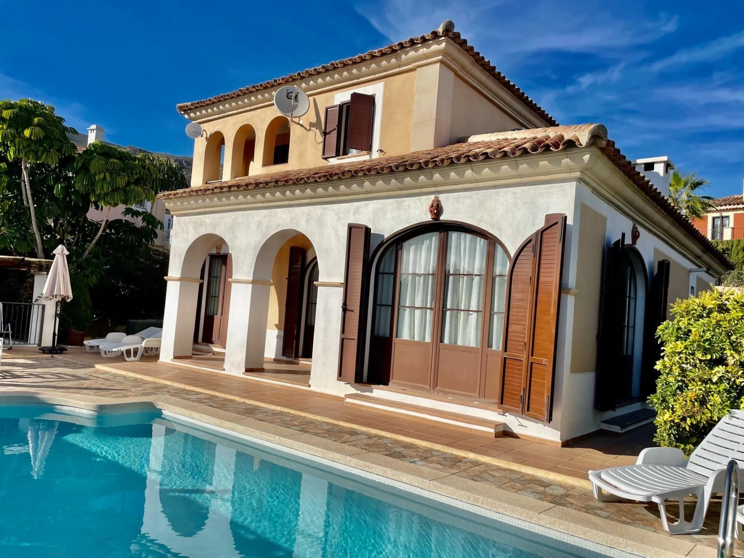 Charming Mediterranean Villa with Private Pool in Sierra Cortina