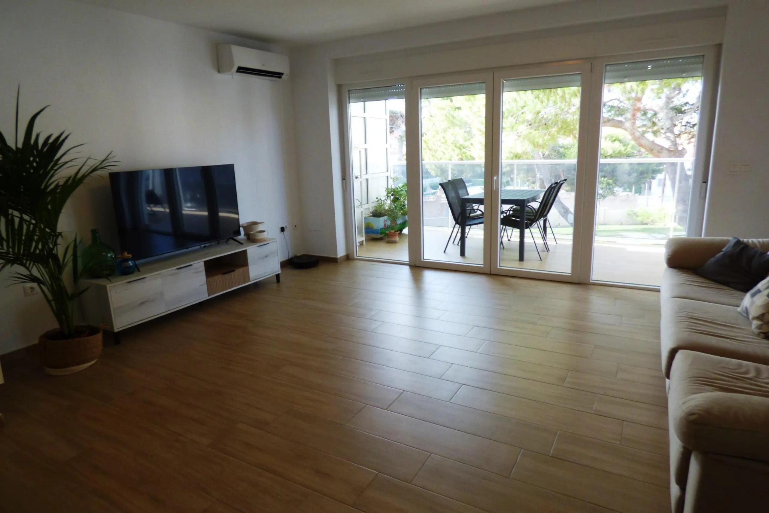 Exclusiva Casa Totalmente Renovada casi en Primera Línea de Playa en Cabo Huertas