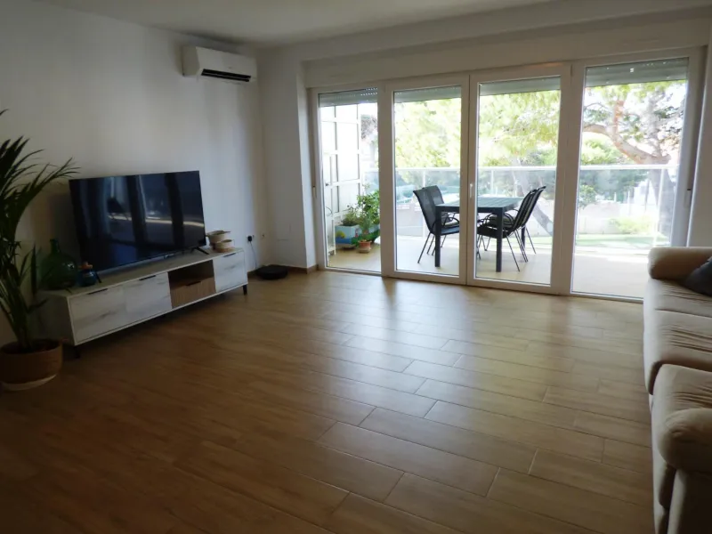 Exclusiva Casa Totalmente Renovada casi en Primera Línea de Playa en Cabo Huertas