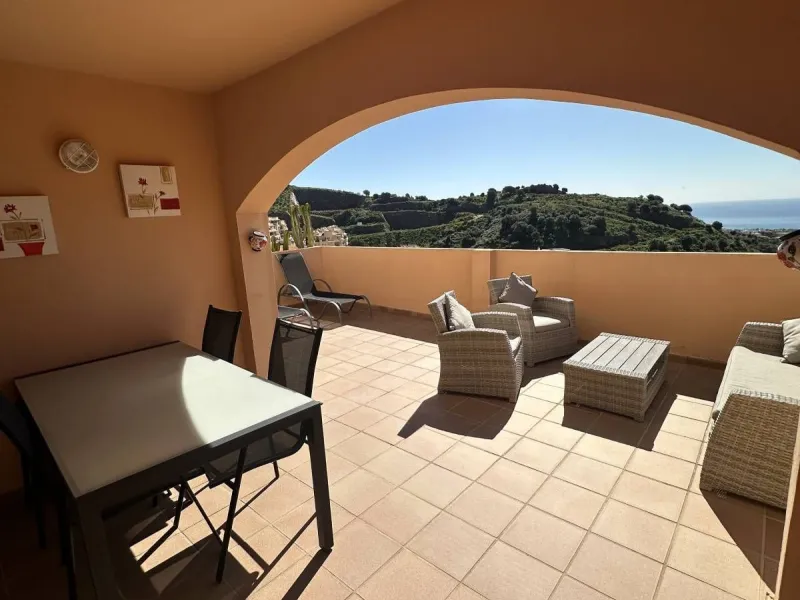 Atemberaubende 2-Zimmer-Wohnung mit Meerblick, privatem Tiefgaragenstellplatz und Abstellraum – Bellavista Hills 2, Calahonda – 349.000 €