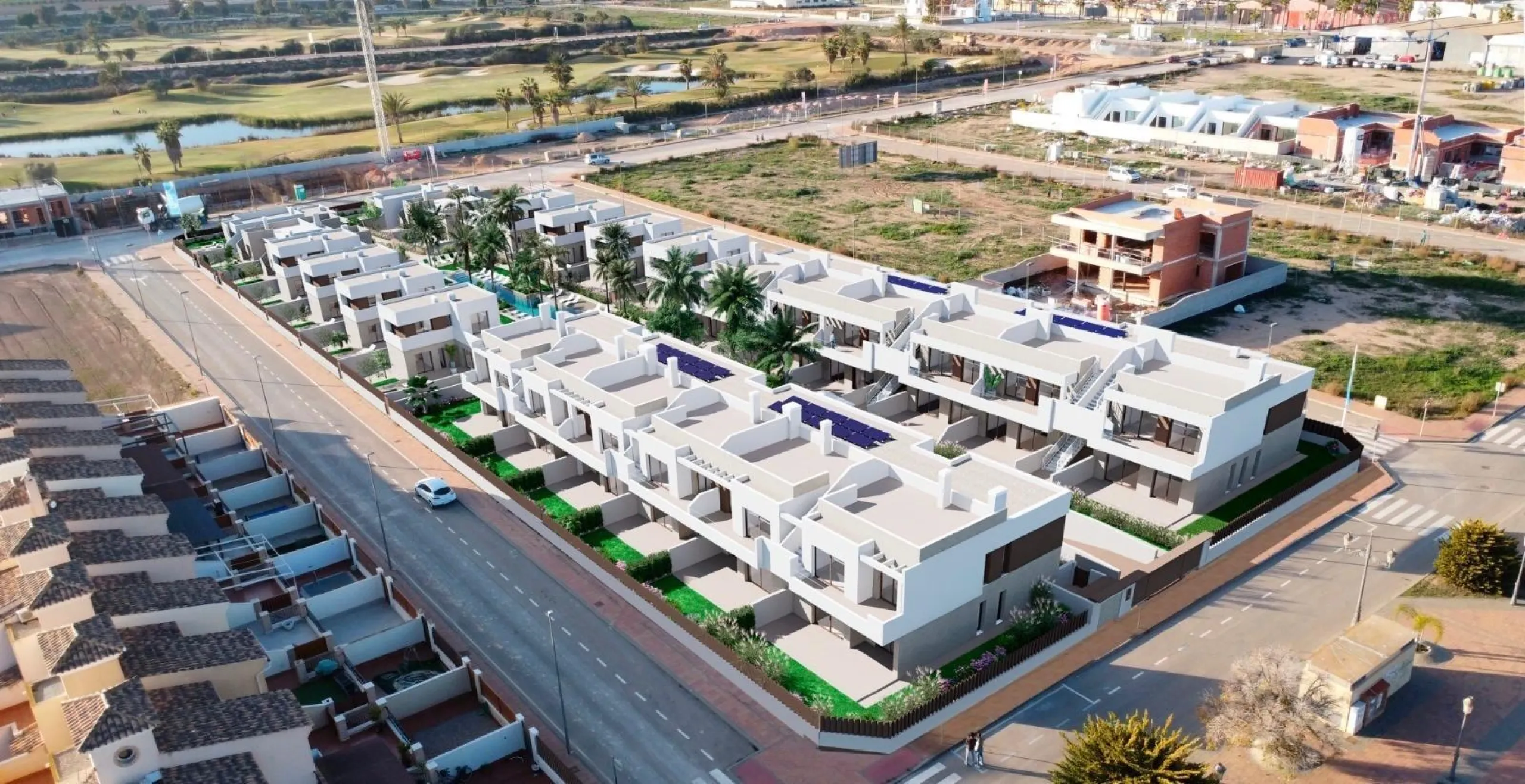 OBRA NUEVA! VILLAS EN LOS ALCAZARES CON PISCINA PRIVADA. 3 DORM. 2 BAÑOS.