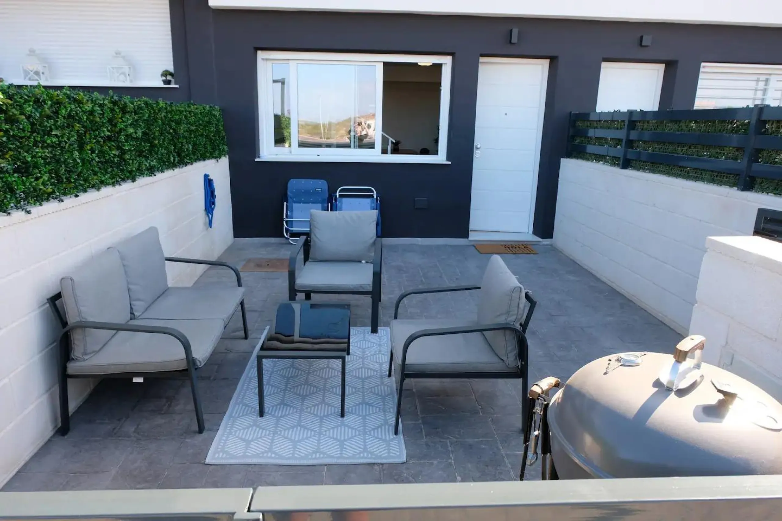 OBRA NUEVA EN GRAN ALACANT. ADOSADOS CON JARDIN Y SOLARIUR PRIVADO DE 27 M2. 2 DORM. 2 BAÑOS. PISCINA COMUNITARIA. MODELO VISION