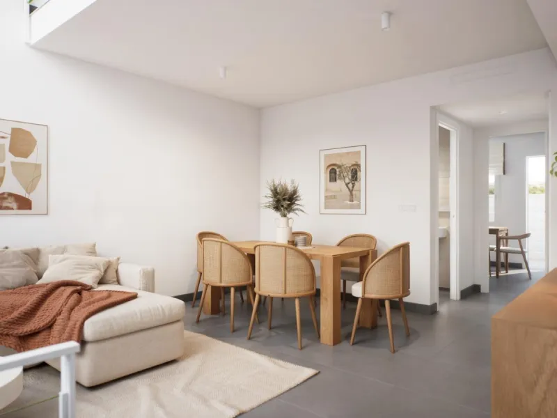 OBRA NUEVA EN GRAN ALACANT. ADOSADOS CON JARDIN Y SOLARIUR PRIVADO DE 27 M2. 2 DORM. 2 BAÑOS. PISCINA COMUNITARIA. MODELO VISION