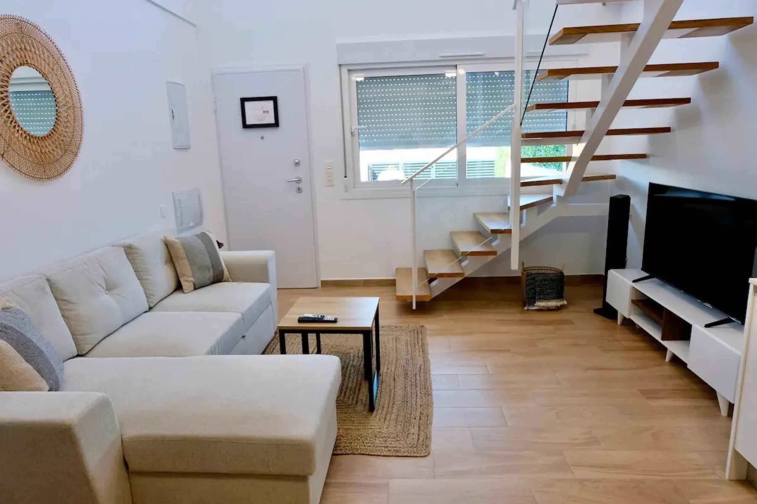OBRA NUEVA EN GRAN ALACANT. ADOSADOS CON JARDIN Y SOLARIUR PRIVADO DE 27 M2. 2 DORM. 2 BAÑOS. PISCINA COMUNITARIA. MODELO VISION