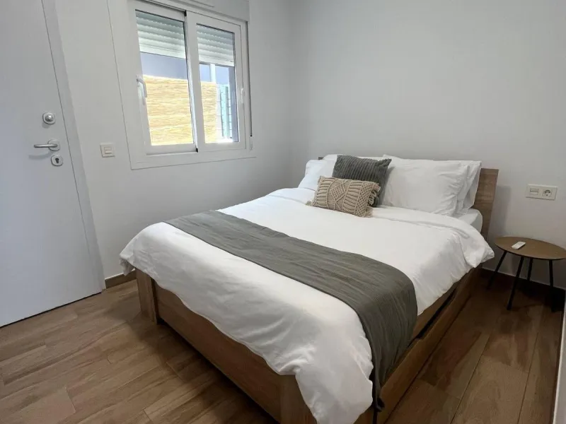 OBRA NUEVA EN GRAN ALACANT. ADOSADOS CON JARDIN Y SOLARIUR PRIVADO DE 27 M2. 2 DORM. 2 BAÑOS. PISCINA COMUNITARIA. MODELO VISION