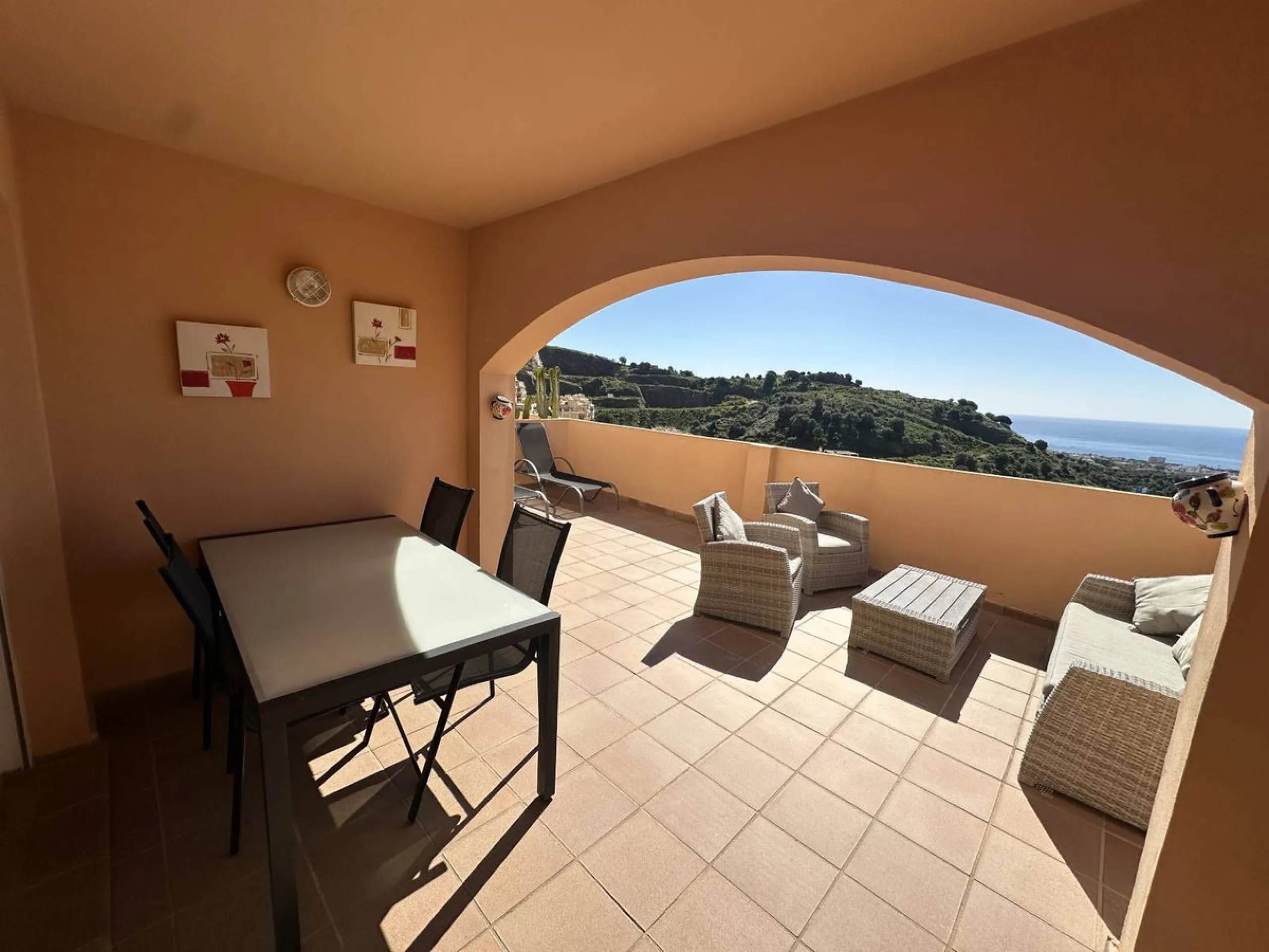 Atemberaubende 2-Zimmer-Wohnung mit Meerblick, privatem Tiefgaragenstellplatz und Abstellraum – Bellavista Hills 2, Calahonda – 349.000 €