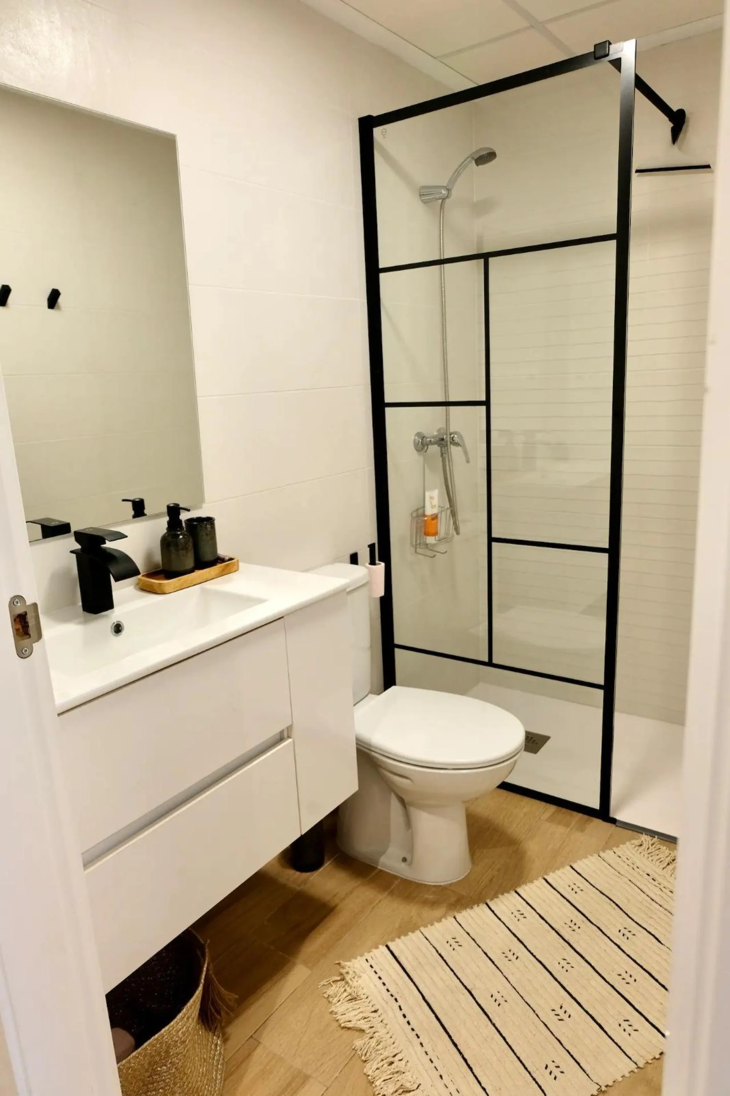 OBRA NUEVA EN GRAN ALACANT. ADOSADOS CON JARDIN Y SOLARIUR PRIVADO DE 27 M2. 2 DORM. 2 BAÑOS. PISCINA COMUNITARIA. MODELO VISION