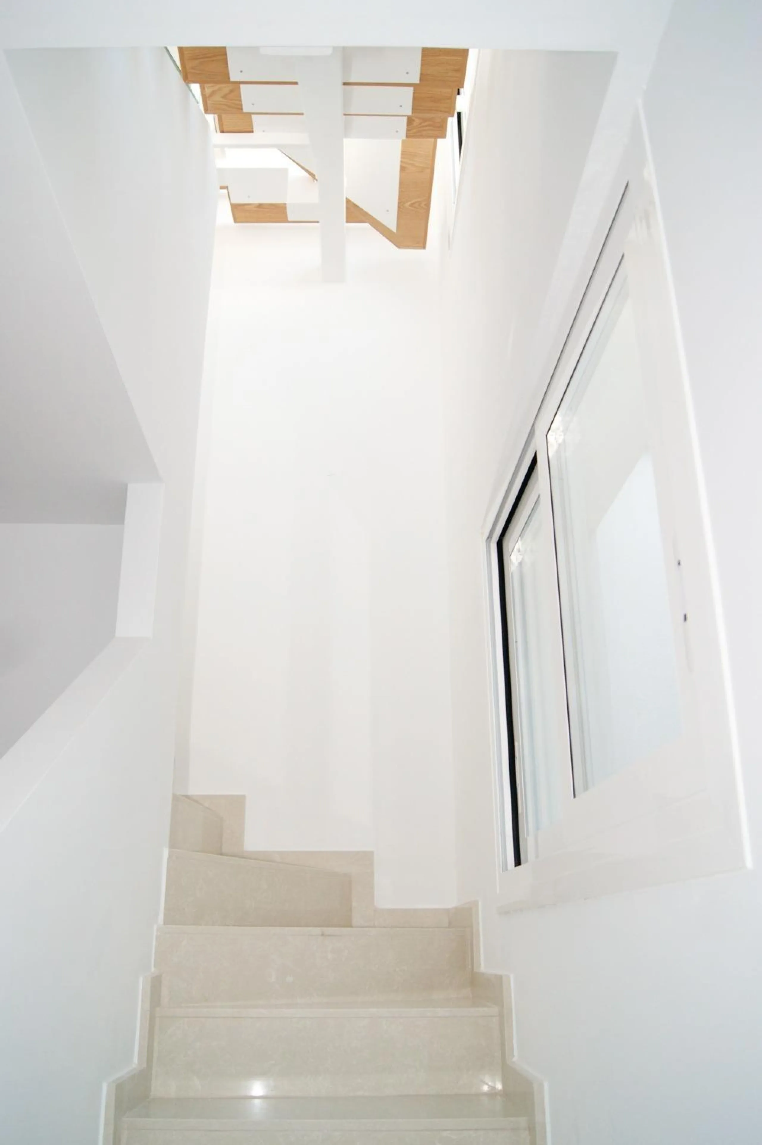 OBRA NUEVA EN GRAN ALACANT. ADOSADOS CON JARDIN Y SOLARIUR PRIVADO DE 27 M2. 2 DORM. 2 BAÑOS. PISCINA COMUNITARIA. MODELO VISION