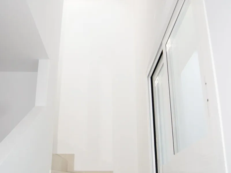 OBRA NUEVA EN GRAN ALACANT. ADOSADOS CON JARDIN Y SOLARIUR PRIVADO DE 27 M2. 2 DORM. 2 BAÑOS. PISCINA COMUNITARIA. MODELO VISION